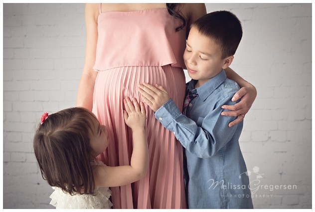 Siblings with mother for maternity session at Gregersen Photography Studio